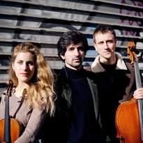 Impressions françaises: Trio Zeliha