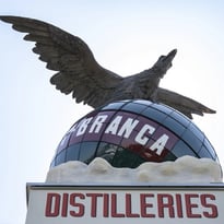 Inauguration de l'aigle emblématique de la Fondation Fernet-Branca