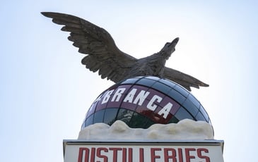 Inauguration de l'aigle emblématique de la Fondation Fernet-Branca