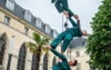 Spectacle Totem