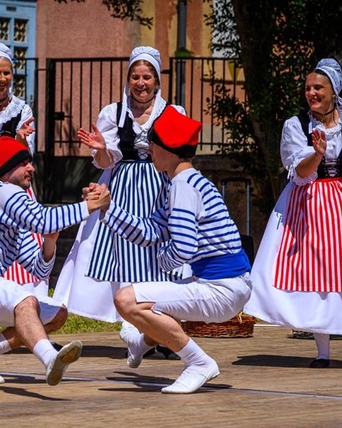 Regards croisés: Alsace/Provence. Les Burgdeïfala invitent les Enfants d'Arausio